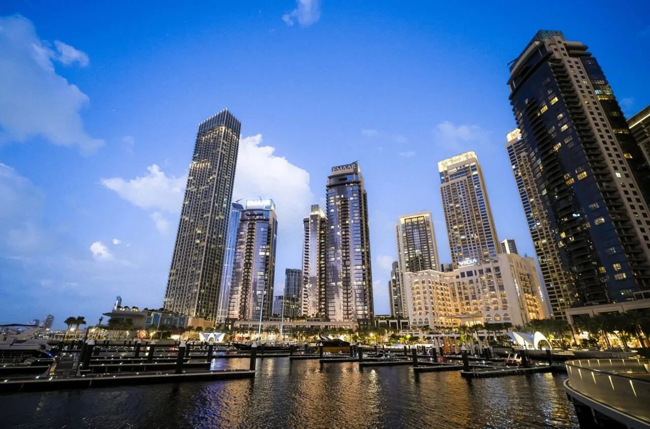 Emaar Beachfront vs Palm Jumeirah – Which is Better for Living and Investment?